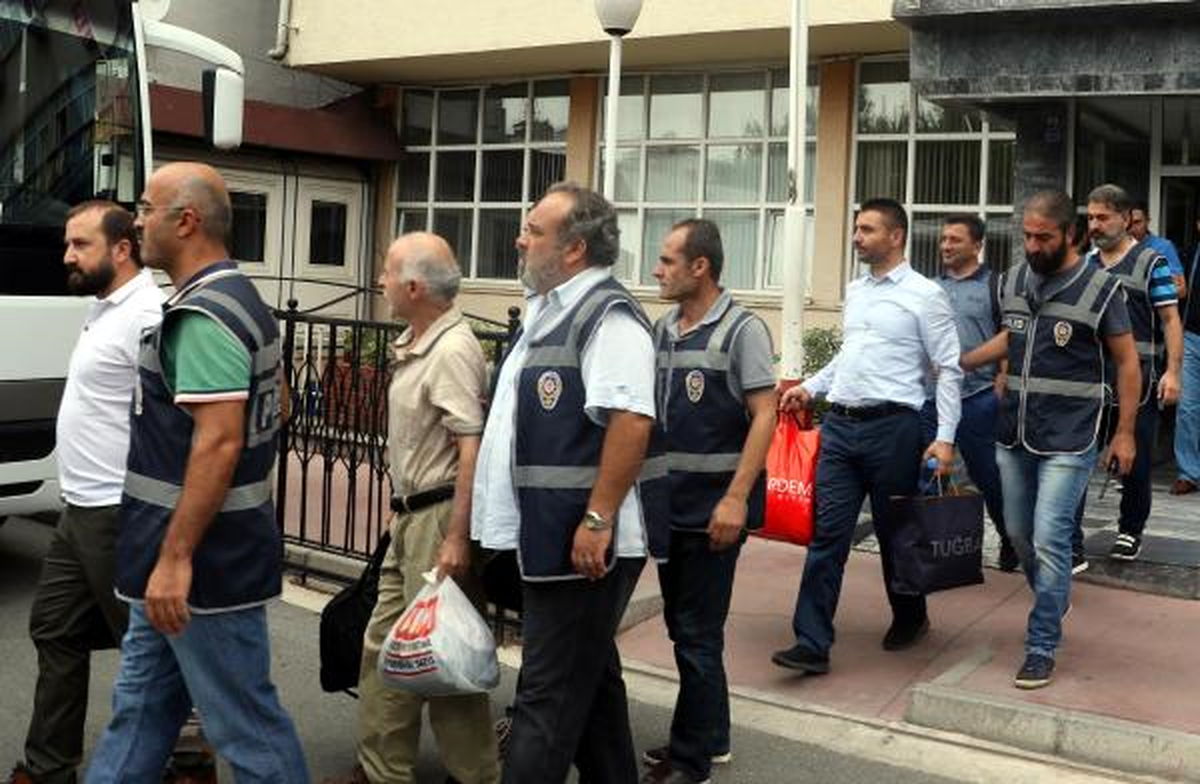 Samsun\'da Fetö Şüphelisi Avukatlar Adliyeye Sevk Edildi