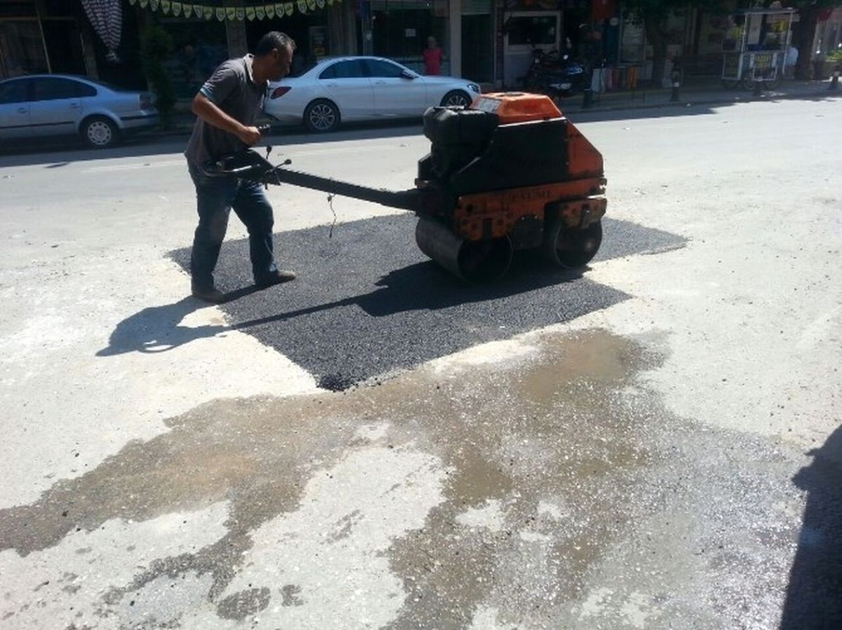 Şehir Merkezinde Yol Bakım Çalışmaları Devam Ediyor