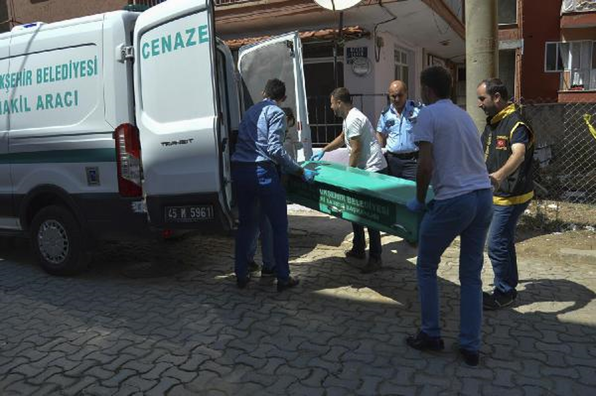 Manisa\'da Tartıştığı Eşini Pompalı Tüfekle Öldüren Adam Polise Teslim Oldu