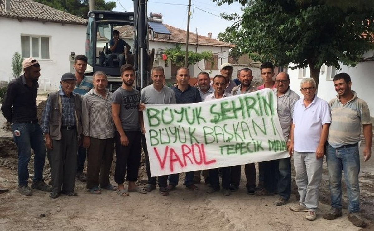 Tepeciklilerden Başkan Ergün\'e Pankartlı Teşekkür