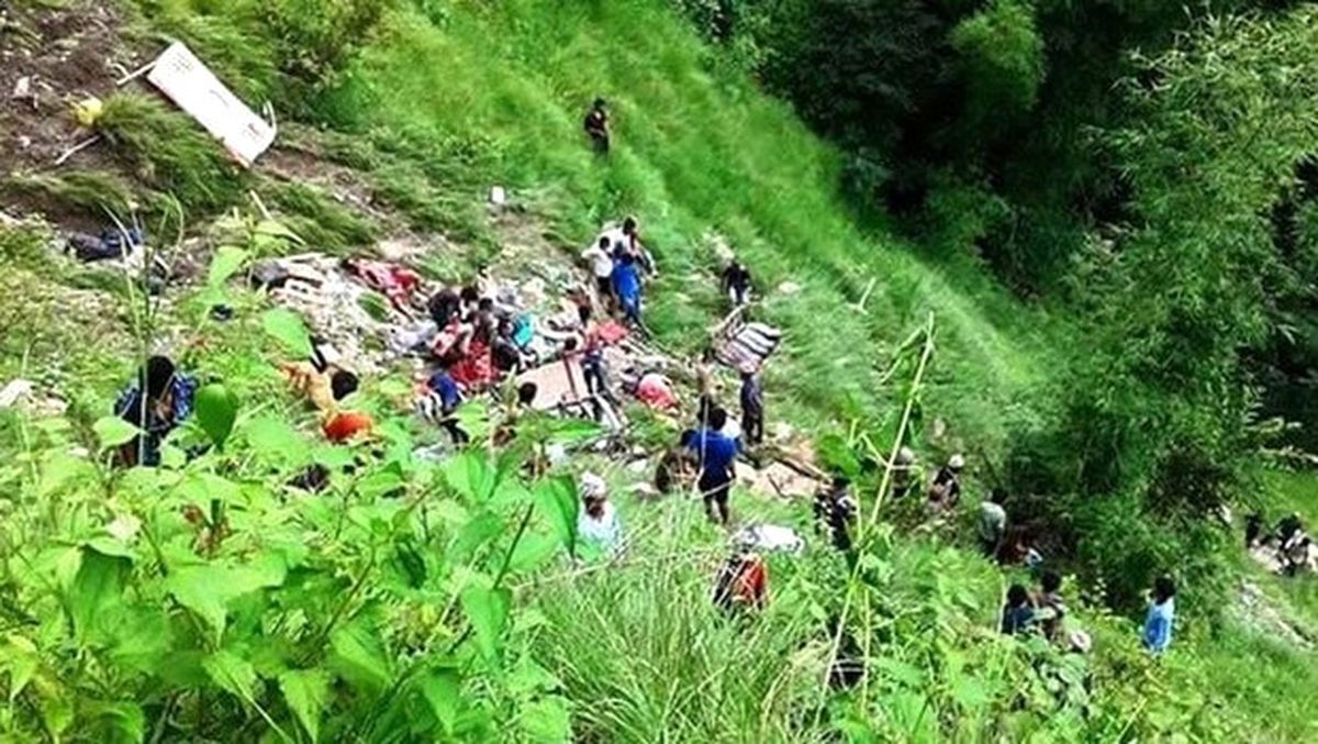 Uçuruma Uçan Otobüste 33 Kişi Öldü