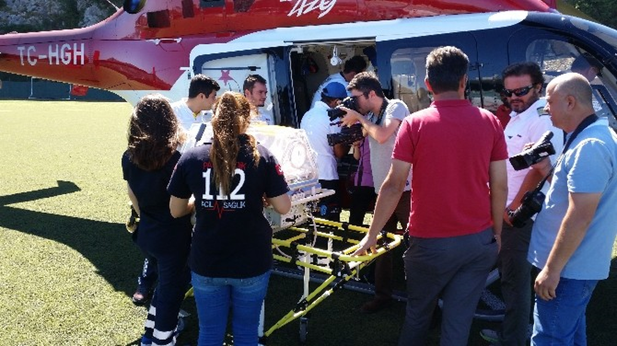 Yemek Borusu Gelişmeyen Bebek Hava Ambulansı ile Ankara\'ya Sevk Edildi