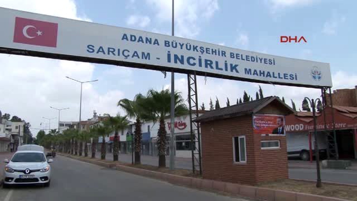 Adana İncirlik Girişine İngilizce, \'Ulusal İradeye Saygı\' Afişi