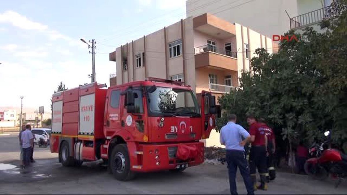 Adıyaman Üç Katlı Binada Gece ve Gündüz İki Yangın