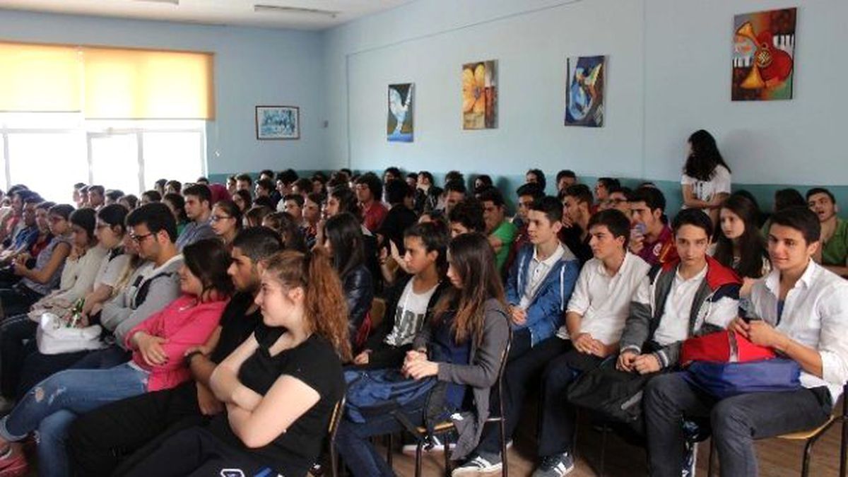 Akademi Lise\'de Aile Buluşmaları Devam Ediyor