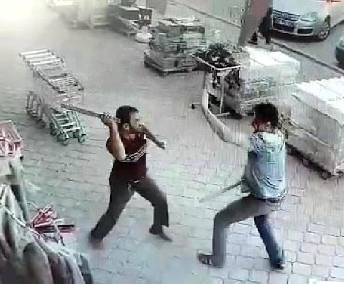 Aksaray\'da Pala, Balta ve Sopalı Kavga Güvenlik Kamerasında