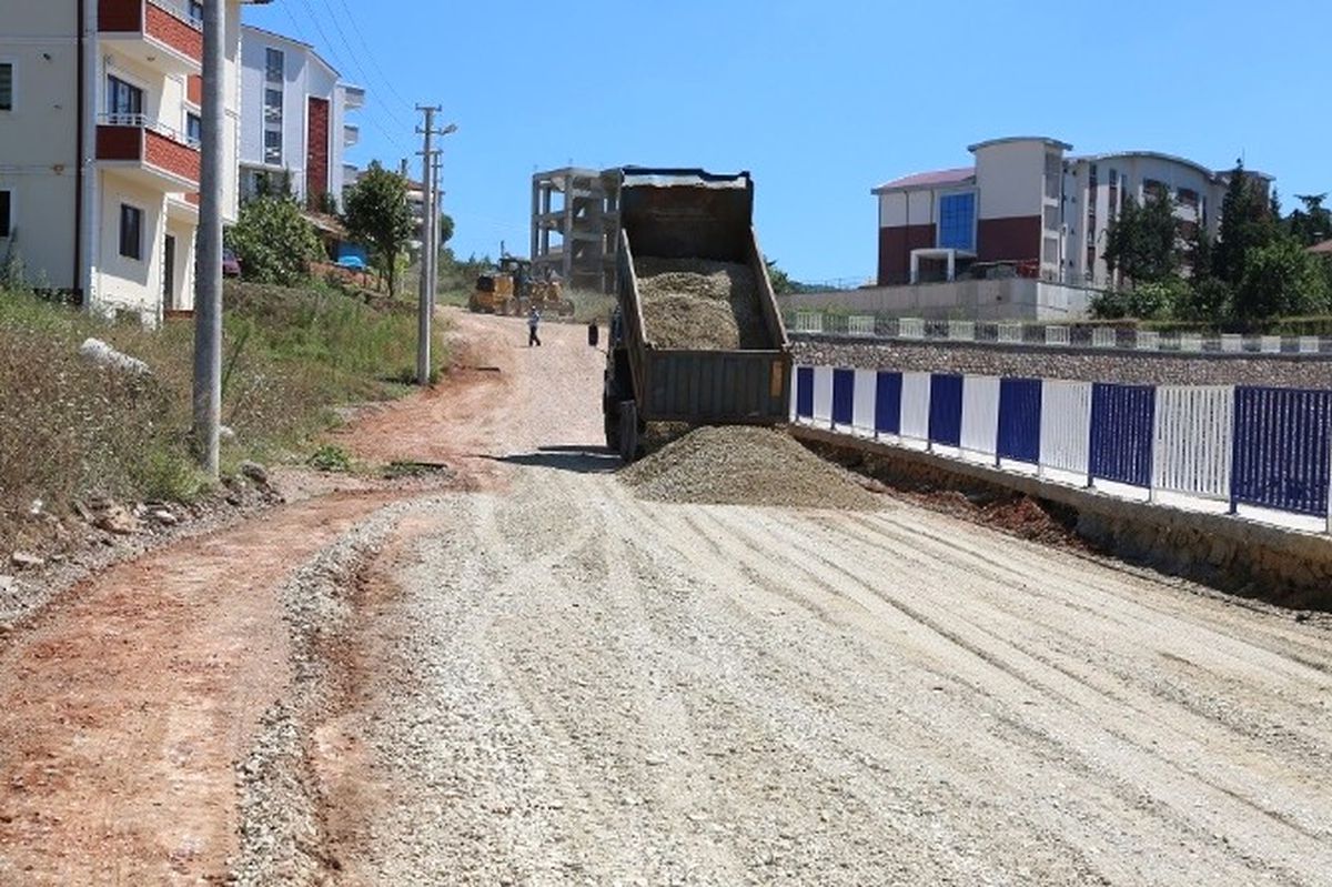 Başiskele\'de Asfalt Çalışmaları Devam Ediyor
