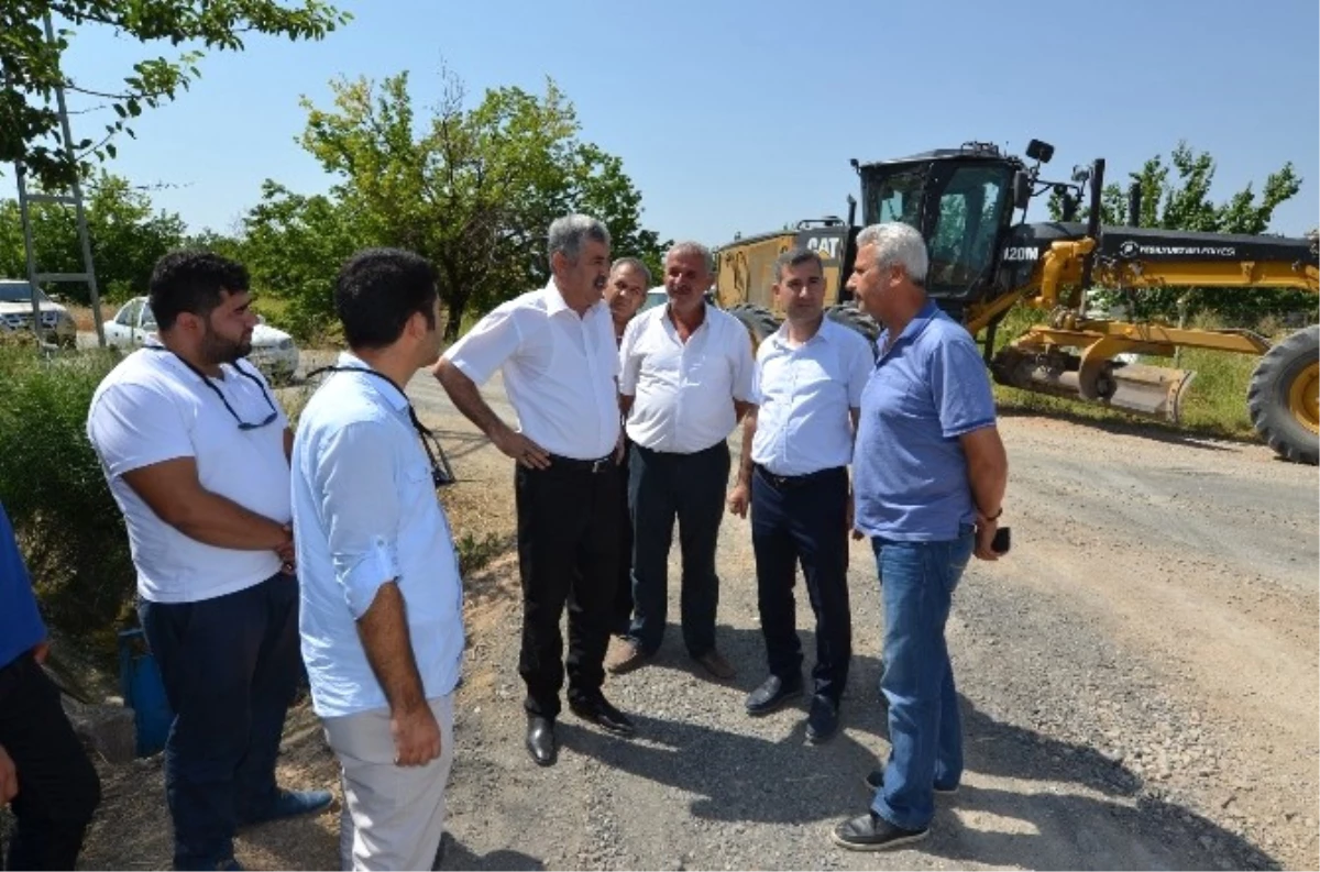 Başkan Polat Şahnahan Mahallesi\'nde Yol Yapım Çalışmalarını İnceledi