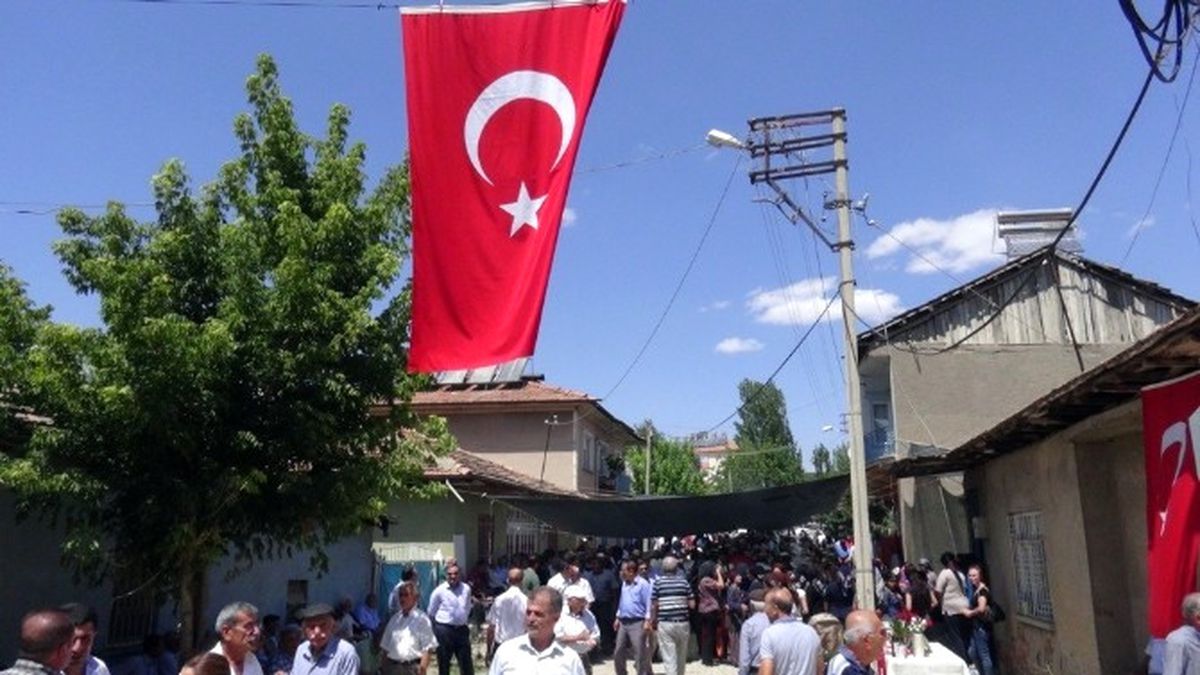 Binler Şehit Onbaşı Barış Aybek\'in Mevlitine Katıldı
