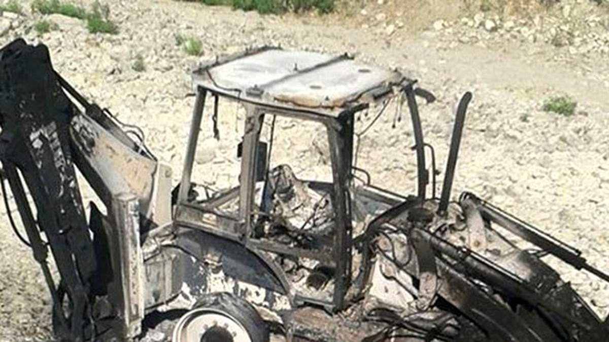 Bitlis\'te PKK\'lı Teröristler İş Makinesini Yaktı