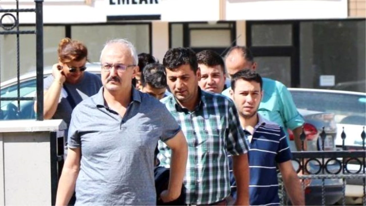 Burdur\'da Fetö Operasyonu Kapsamında 4 Akademisyen Tutuklandı