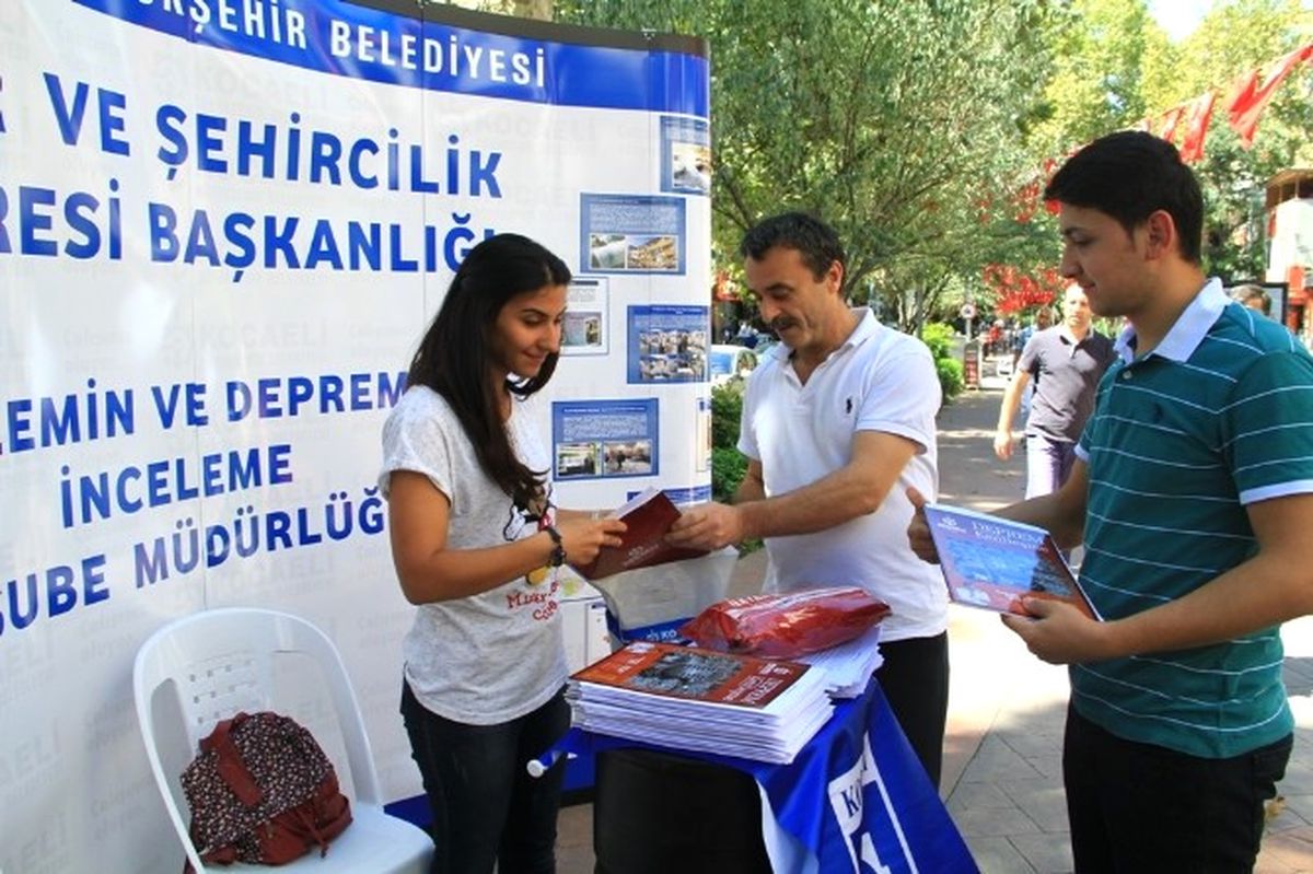 Büyükşehir Deprem Standı Kurdu