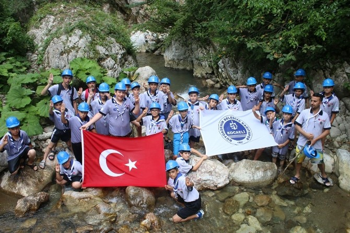 Büyükşehir Kağıtsporlu İzciler, Darbe Şehitleri İçin Yürüdü