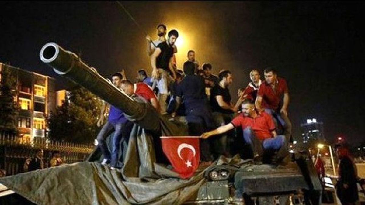 Darbe Girişiminin Başarısız Olmasından Arap Baharı İstifade Edecek"
