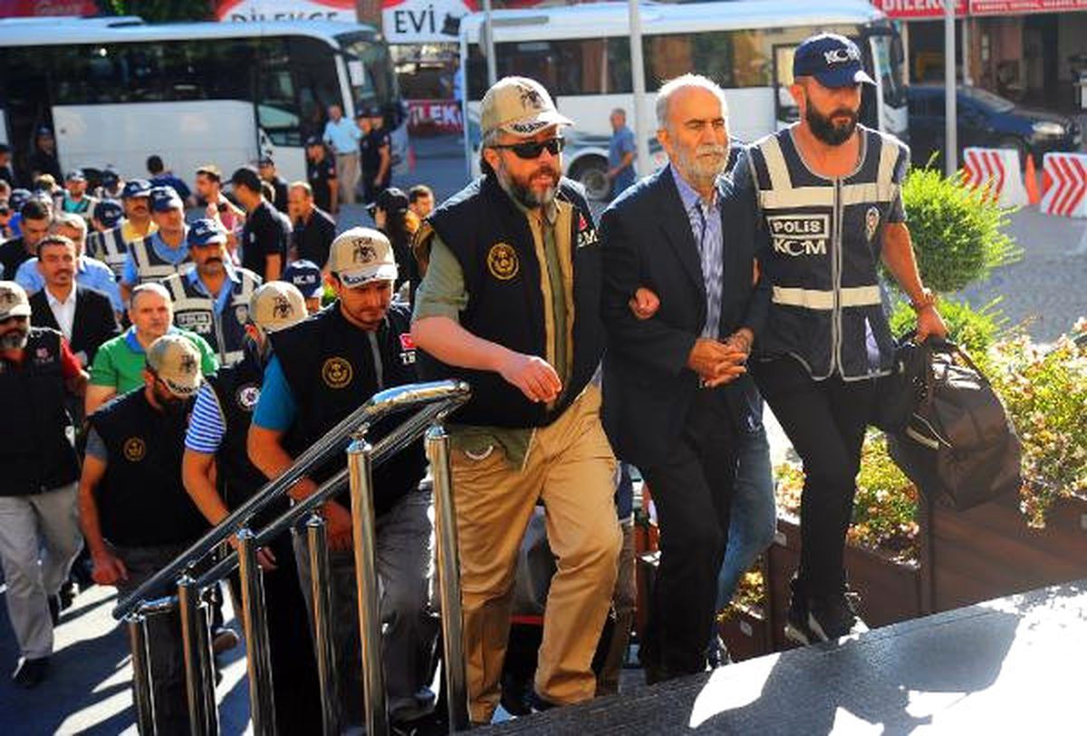Bursa Eski Valisi Şahabettin Harput ve 18 Şüpheli Adliyeye Çıkarıldı