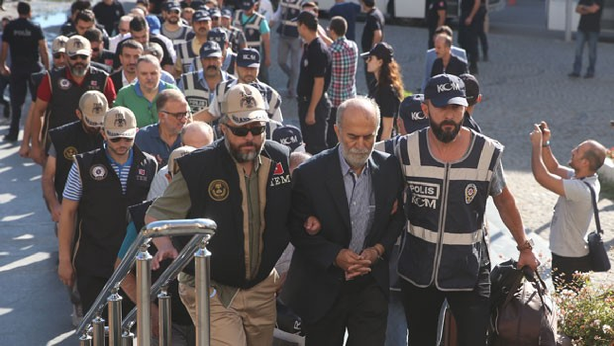 Eski Vali Harput ve 18 Şüpheli Adliye Çıkarıldı