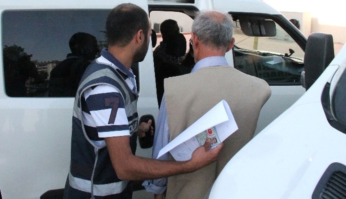 Fetö\'nün Derneklerine Düzenlenen Operasyonda 14 Şüpheli Tutuklandı
