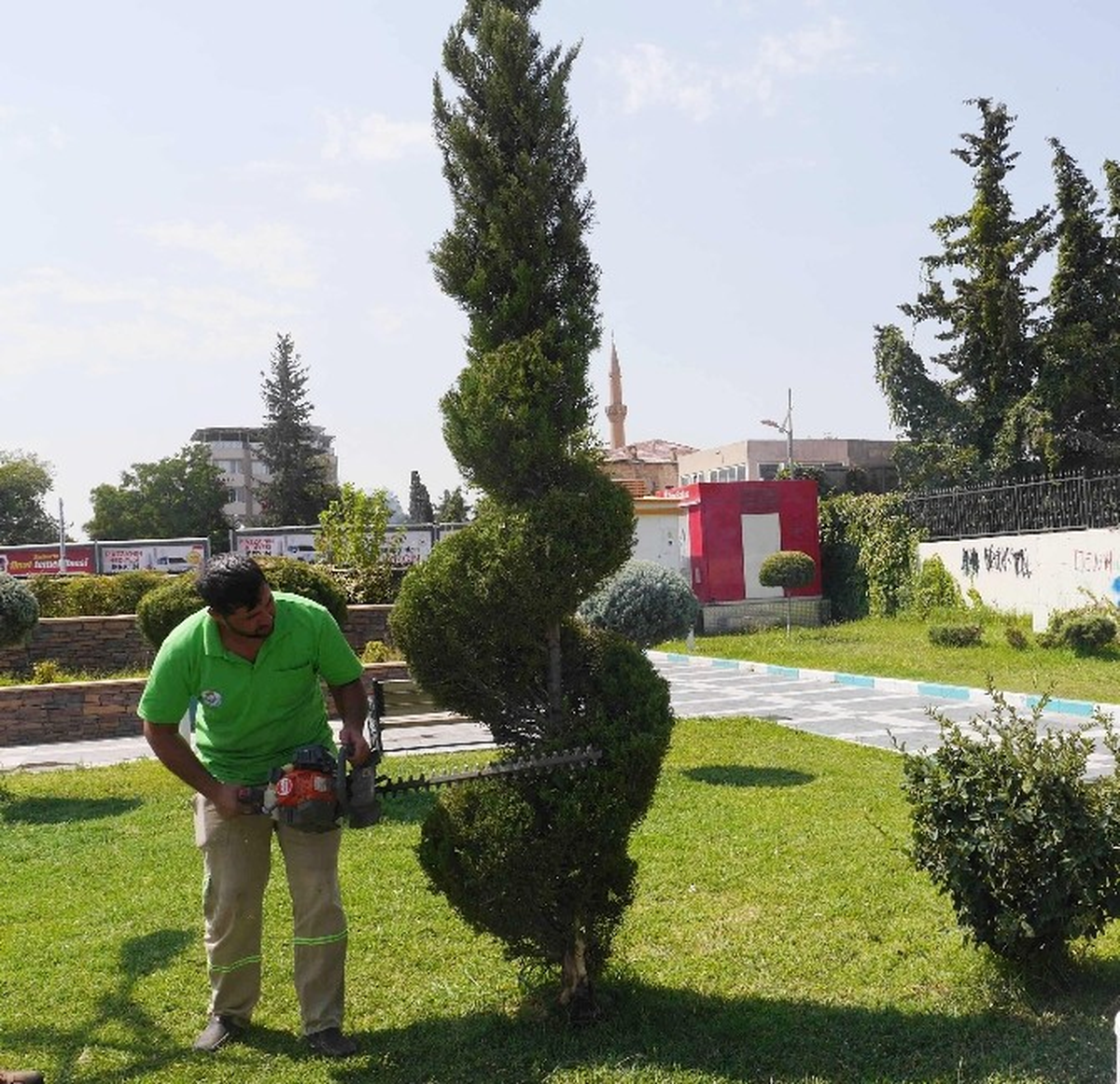 Haliliye\'de Ağaçlar Yeni Şekillere Büründü