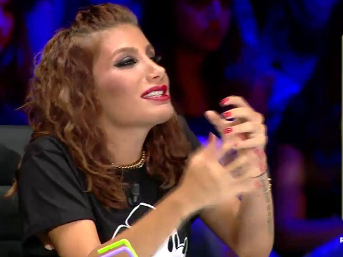 İrem Derici ve Melda\'dan Kulakarın Pasını Silen Düet!