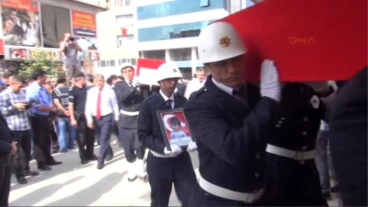 Kahramanmaraş Şehit Polis Memuru Ahmet Gülbahar ve Oğlu Hüseyin Utku\'nun Cenazeleri, Toprağa Verildi