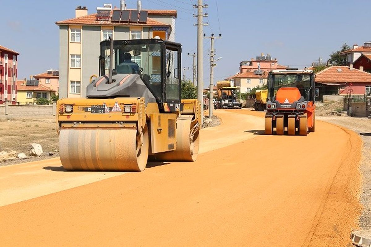 Karaman Belediyesi Yol Yapım Çalışmalarını Sürdürüyor