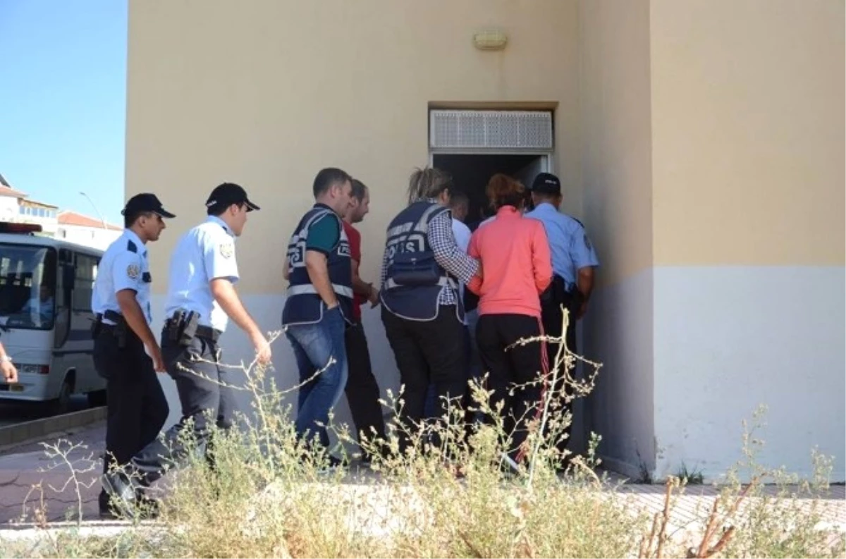 Karaman\'da Fetö Operasyonunda Gözaltına Alınan 22 Kişi Adliyeye Sevk Edildi