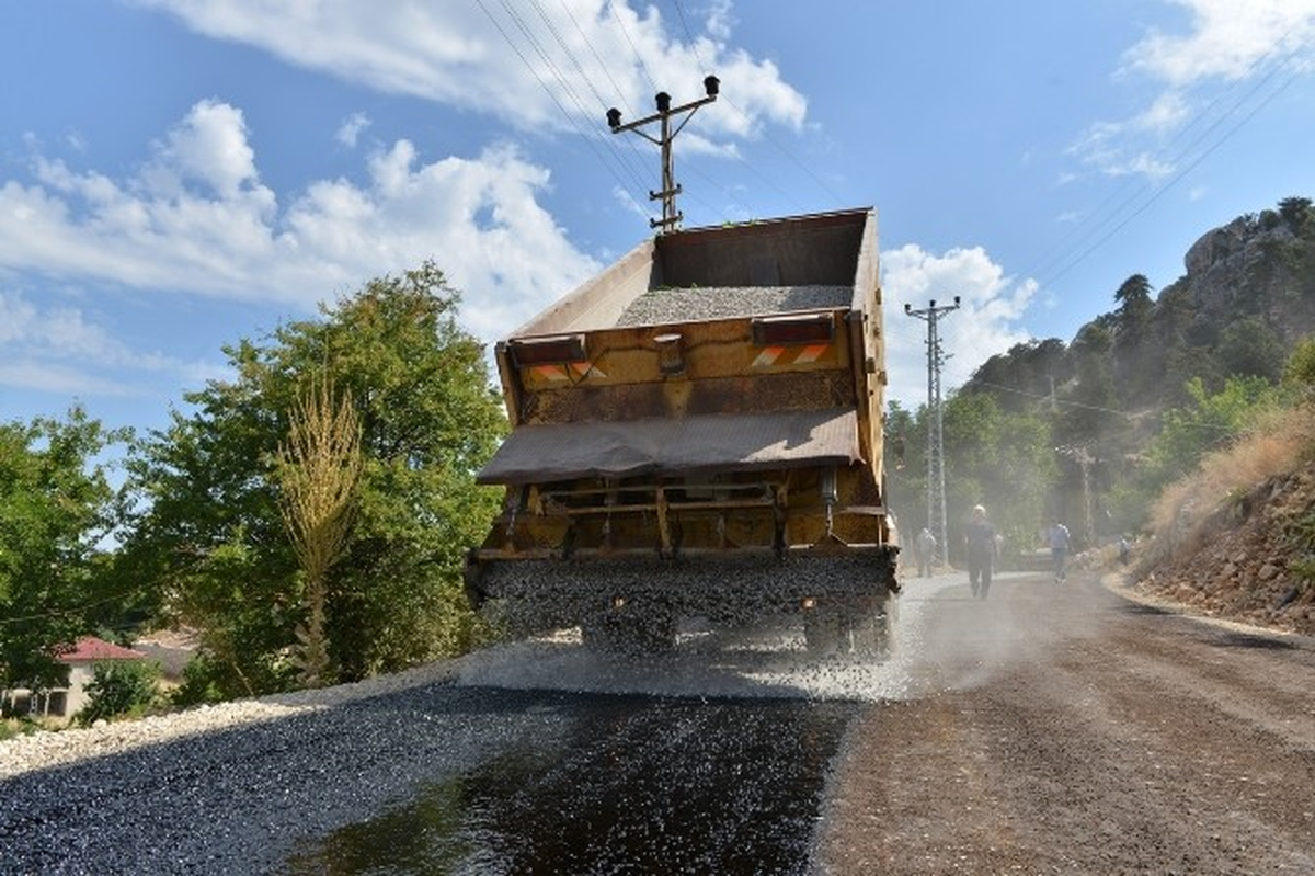 Konyaaltı Belediyesi\'nden Yaylalarda Asfalt Çalışması