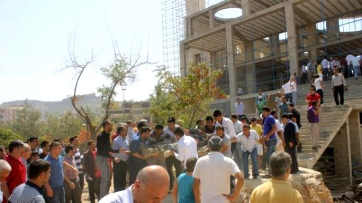 Mardin\'de Cami İnşaatı Çöktü: 5 Yaralı