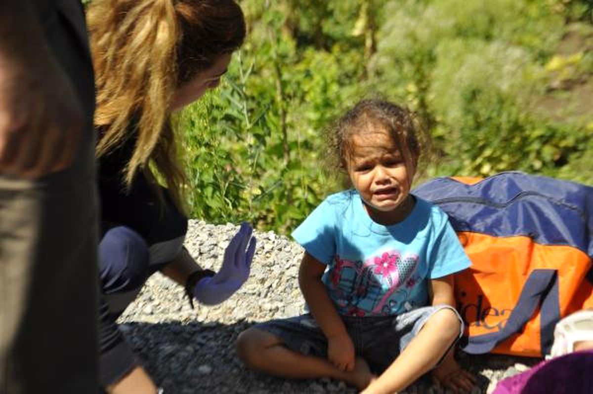 Minik Hatice, Kazada Yaralanan Annesinin Başında Ağladı