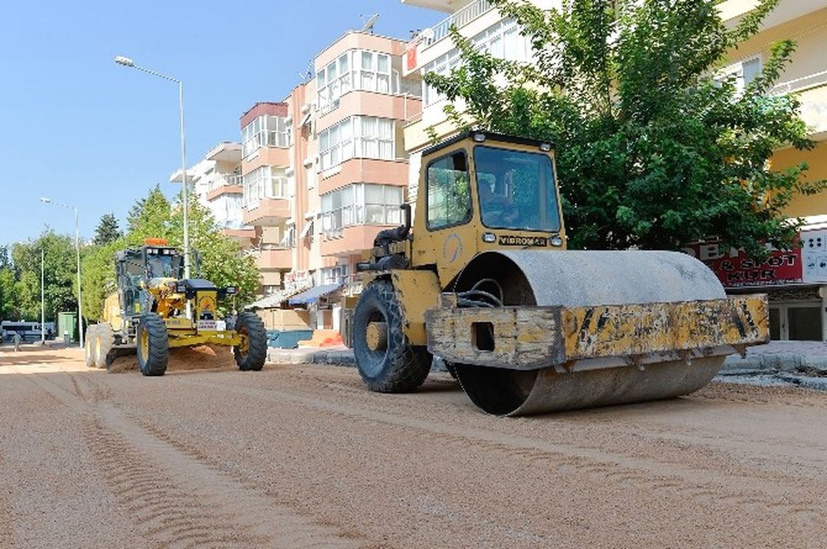 Muratpaşa Belediyesi\'nden Dolaplıdere Caddesi\'ne Asfalt