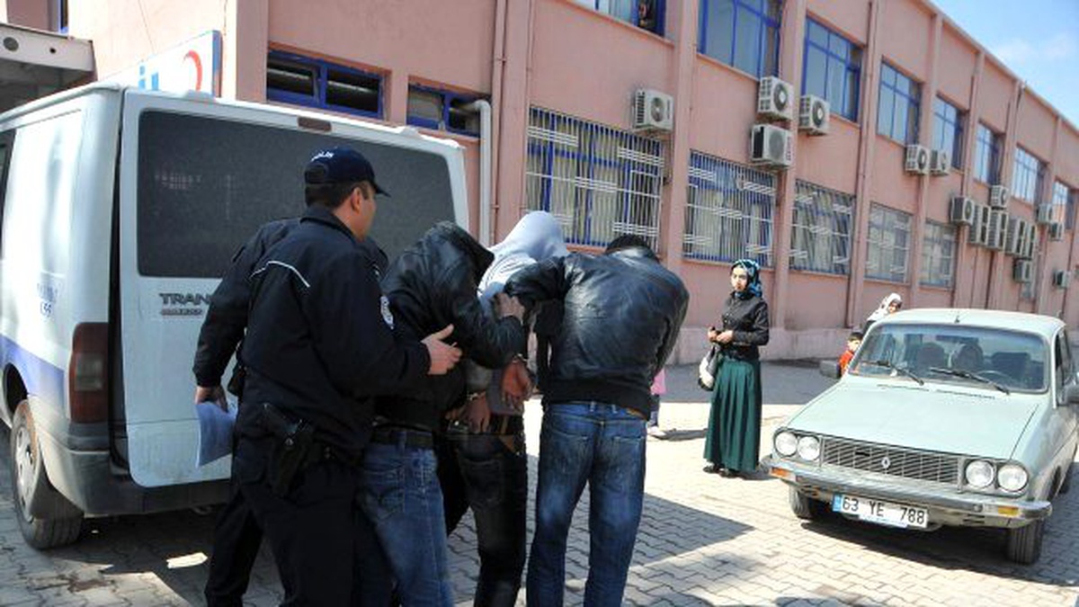 Sultanbeyli\'de Motosiklet Hırsızları Yakalandı