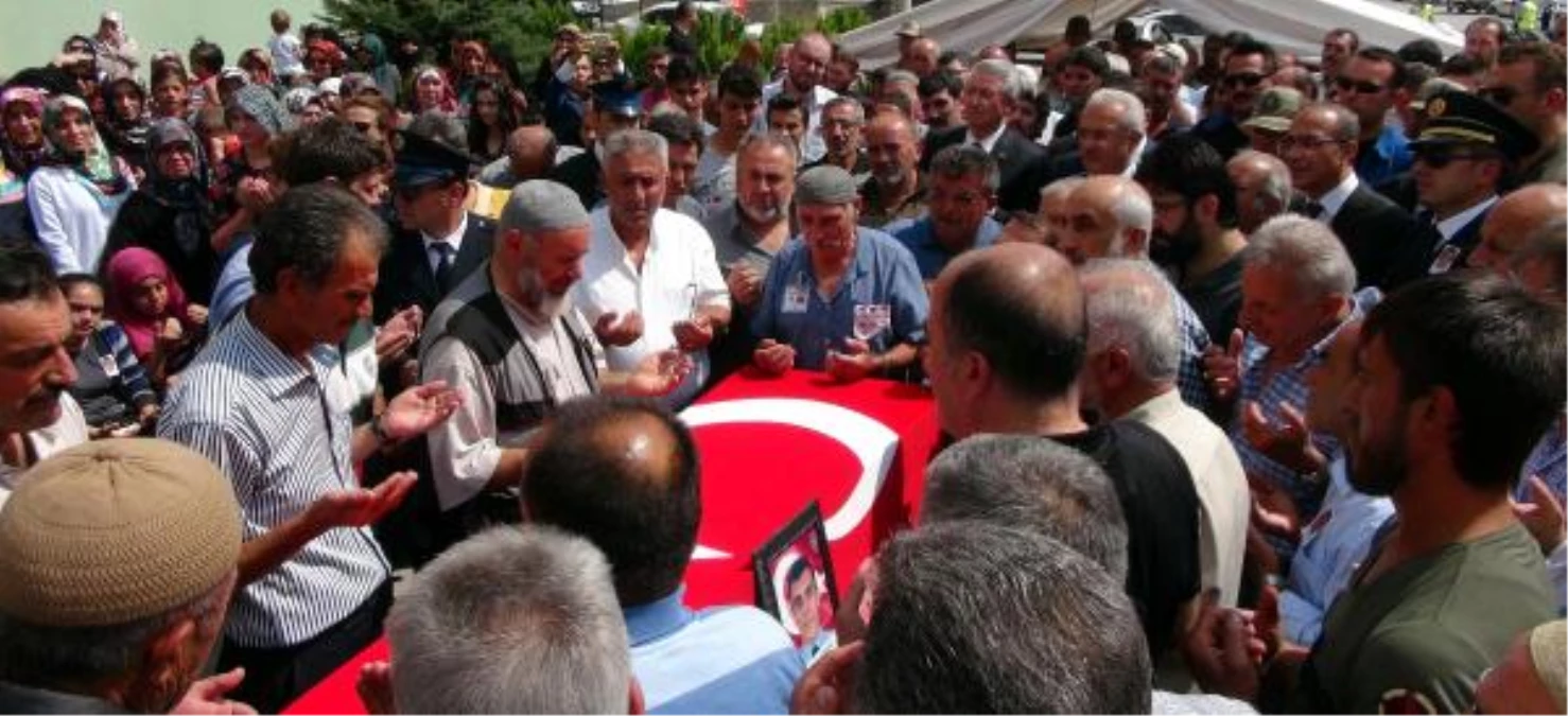 Şehit Polis, Erzincan\'da Son Yolculuğuna Uğurlandı