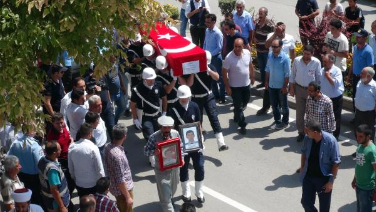 Şehit Polis Yakup Kılınç, Memleketi Elazığ\'da Toprağa Verildi