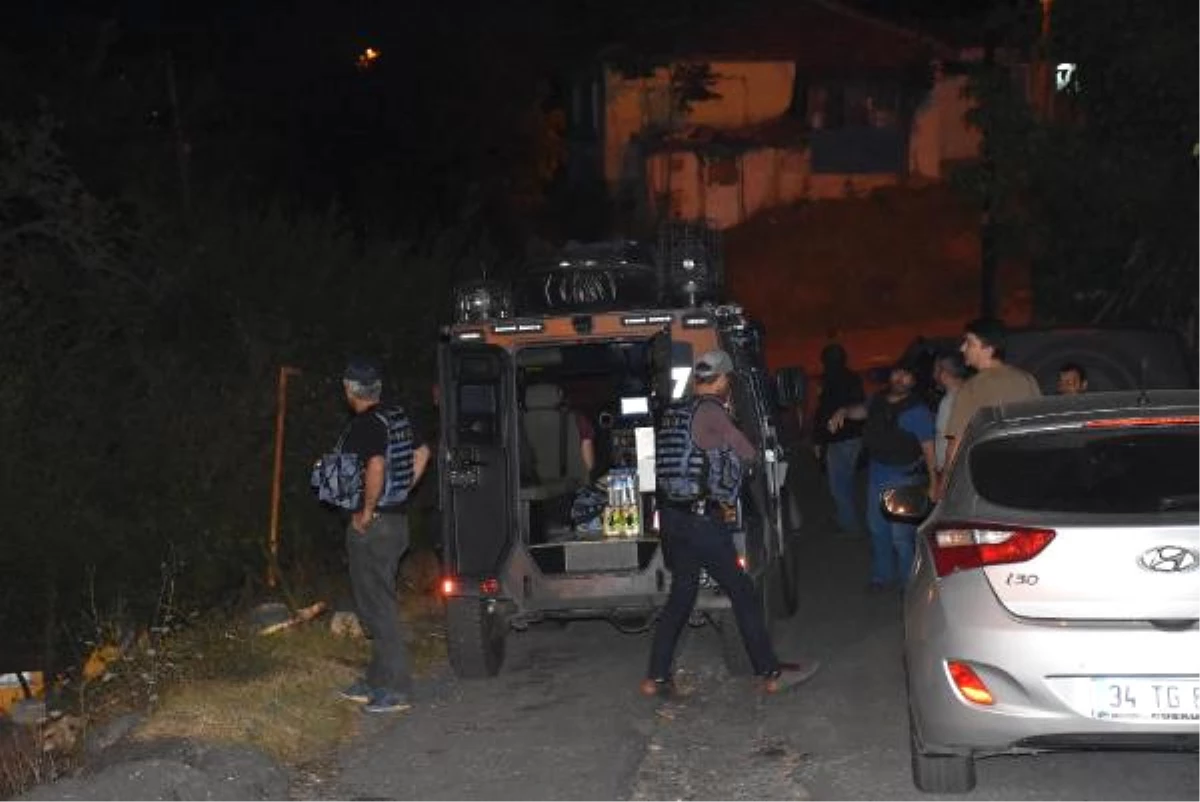 Polis Operasyonunda Panikleyen Kız 'Amca' Diye Bağırıp Sokağa Fırladı