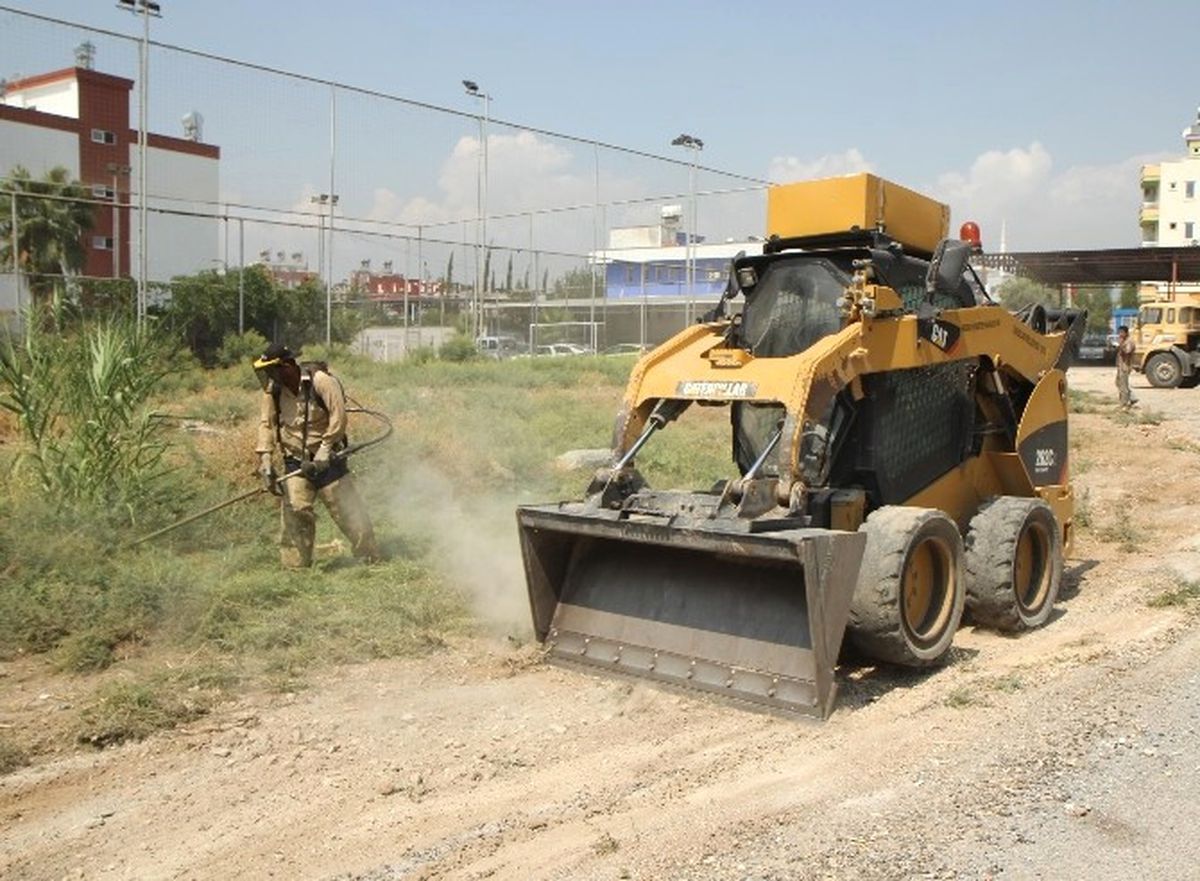 Toroslar\'da Çok Yönlü Temizlik ve Bakım Çalışmaları Sürüyor