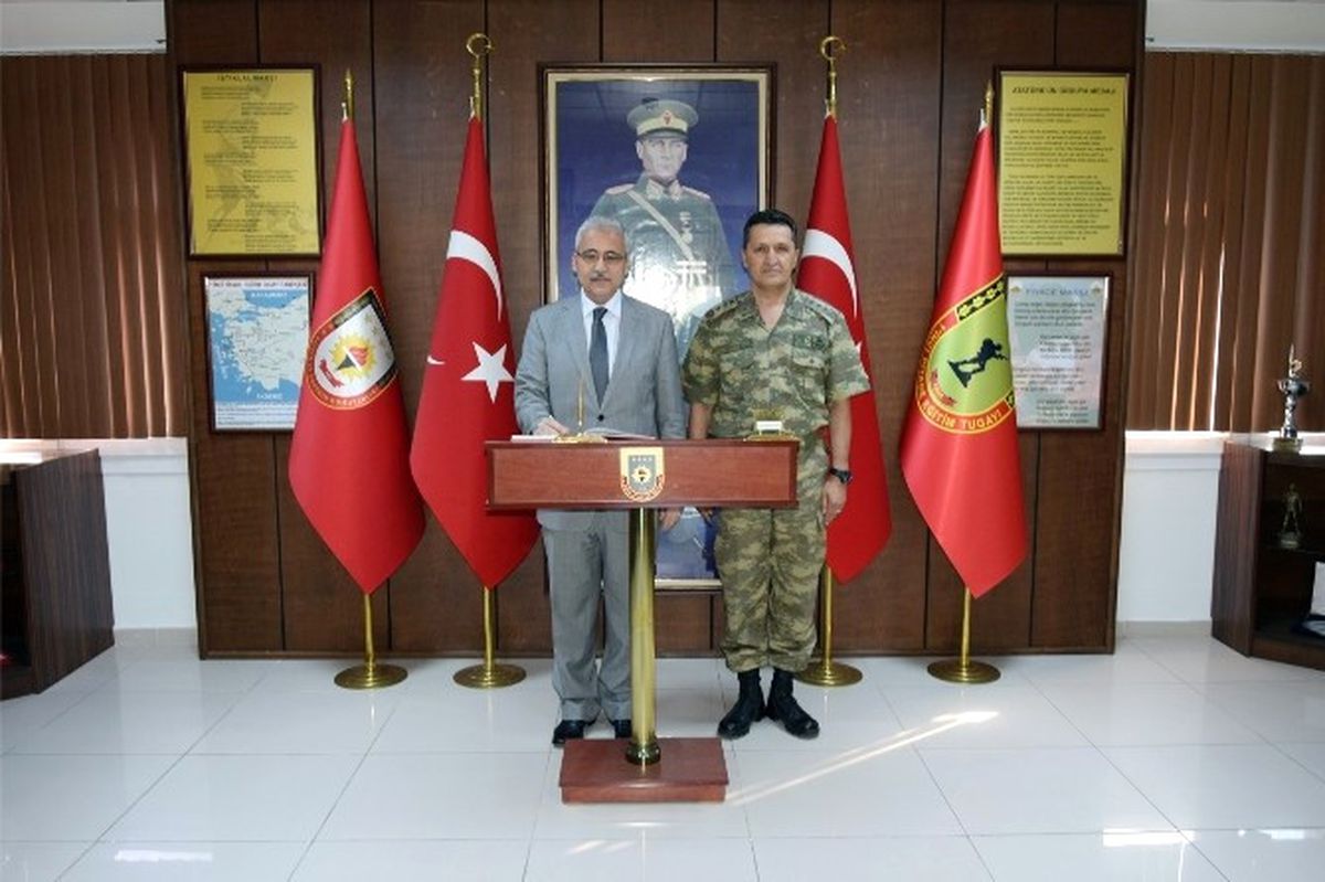 Vali Güvençer\'den Tugay Komutanı Güvenç\'e Ziyaret