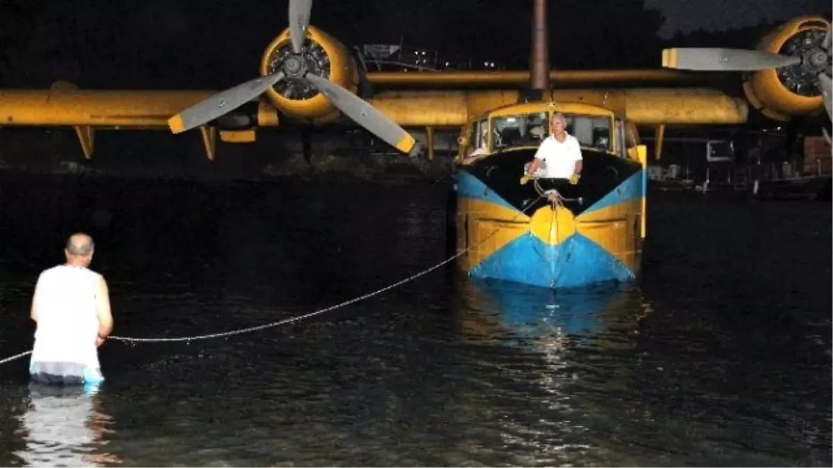 Yangın Söndürme Uçağı, Denizin Ortasında Kaldı