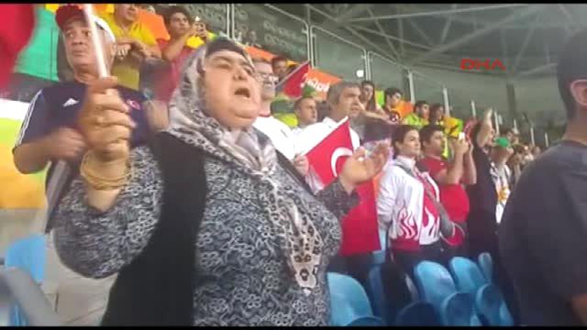 Yozgat\'tan Kalkıp, Rio de Janerio\'ya Geldiler; Tek Amaçları Oğulları Rıza\'nın Olimpiyat Şampiyonu...