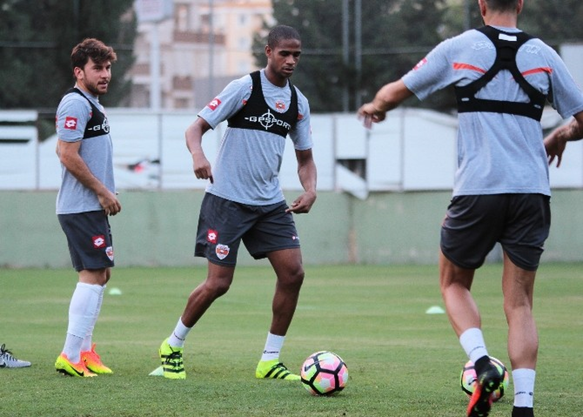 Adanaspor\'da Hazırlıklar Sürüyor