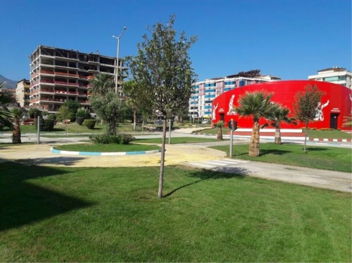 Alaşehir Belediyesi İlçeyi Güzelleştirmeye Devam Ediyor