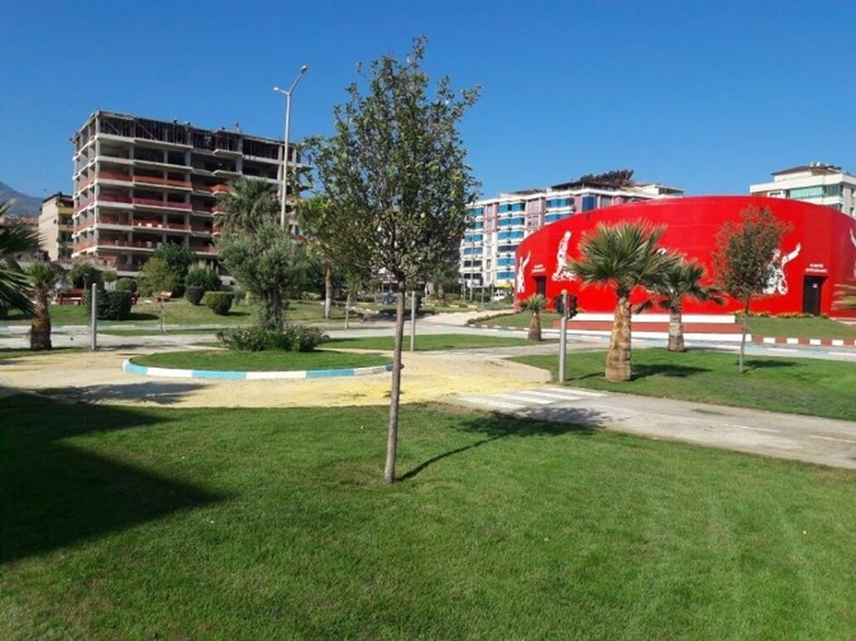 Alaşehir Belediyesi İlçeyi Güzelleştirmeye Devam Ediyor