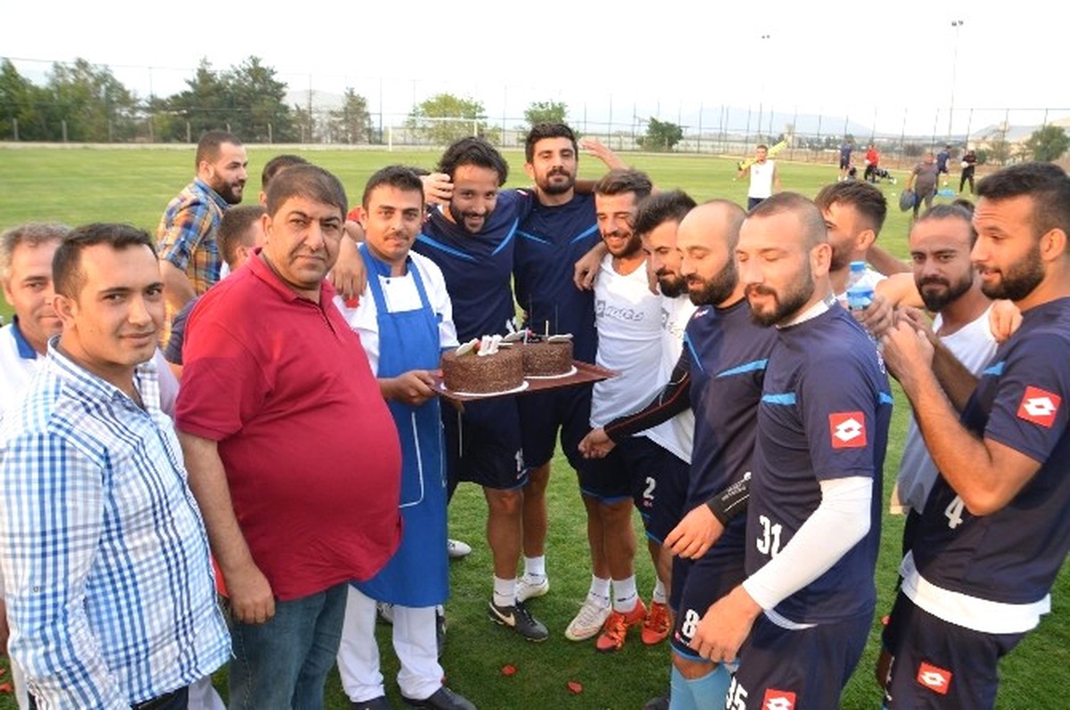 Bb Erzurumspor Kaptanı Albayrak\'tan, Mert Nobre\'ye 11 Numaralı Forma Jesti