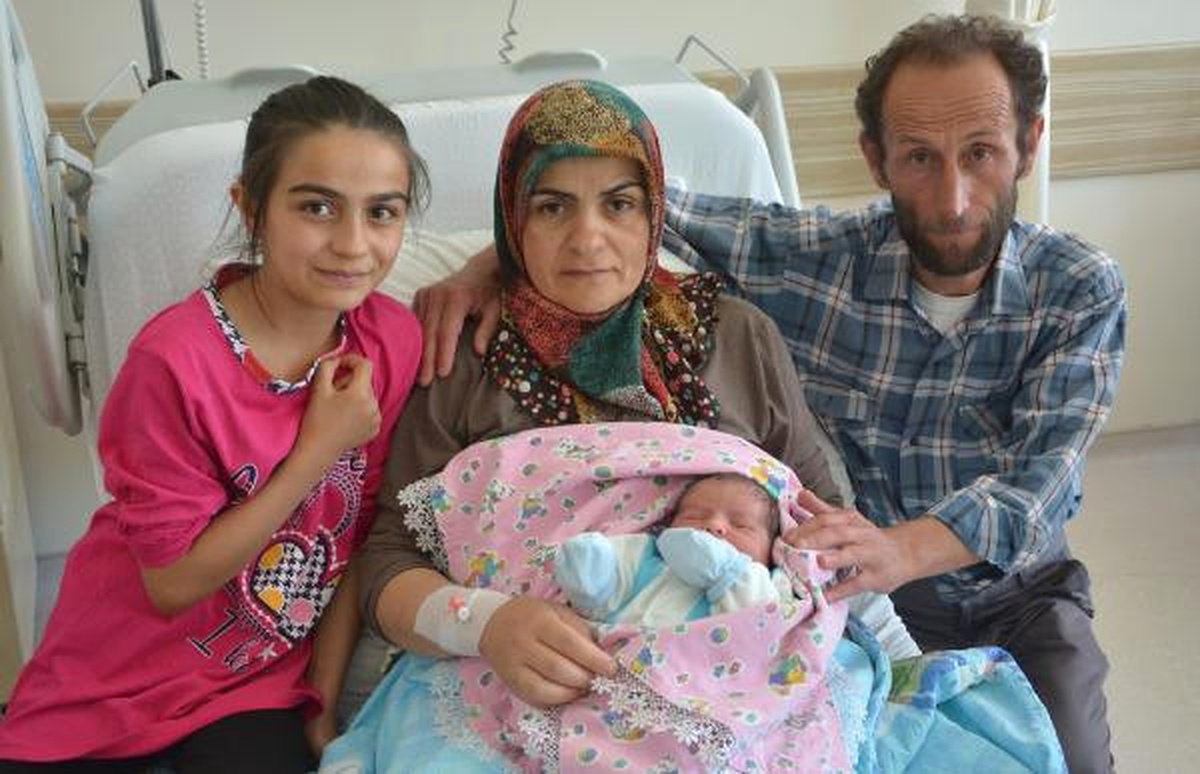 Bebeklerine Şehit Astsubay Ömer Halisdemir\'in Adını Verdiler