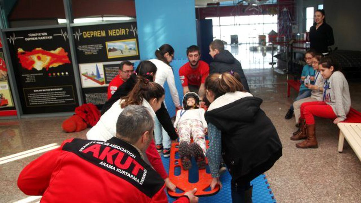 Bilim Deney Merkezi\'nden çocuklara Yaz Atölyeleri AKUT\'tan