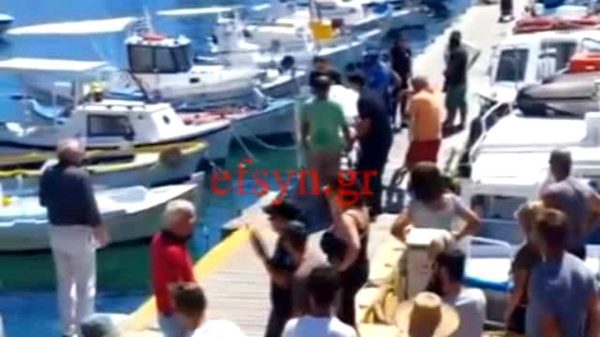 Ege\'de Sürat Teknesi Tur Teknesine Çarptı: 4 Ölü, 15 Yaralı