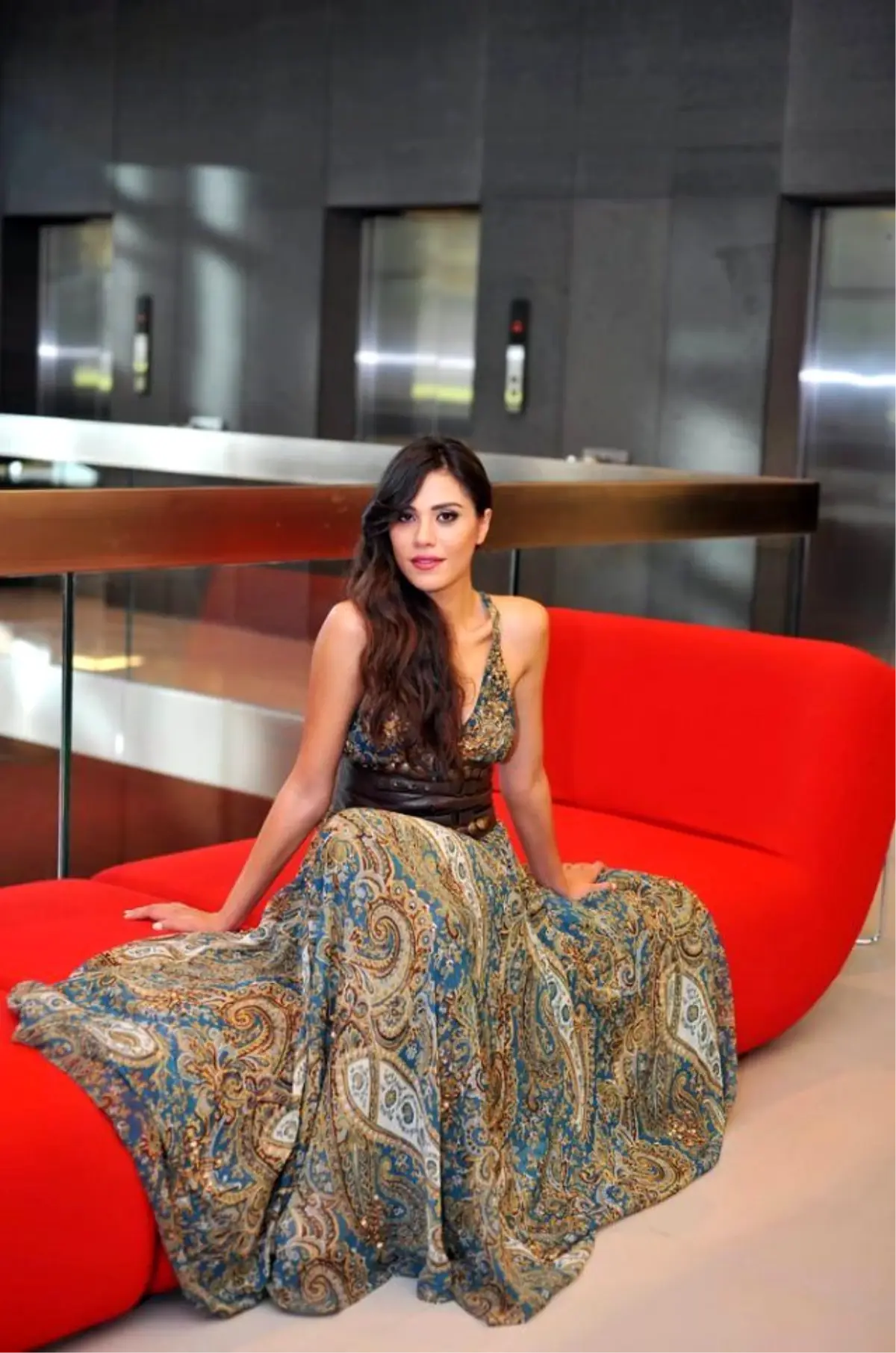 Caner\'den Sevgilisi Şükran Ovalı\'ya Evlilik Teklifi