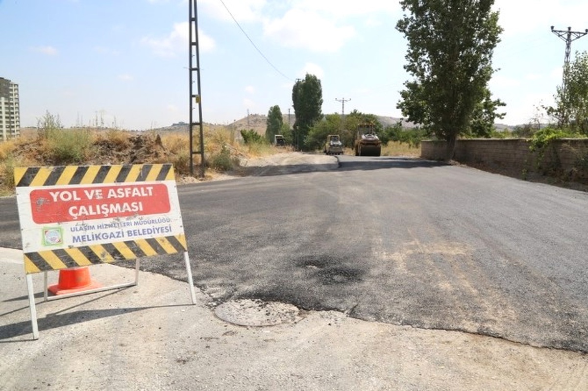 Eğribucak Mahallesi\'nde Asfaltlama Çalışması