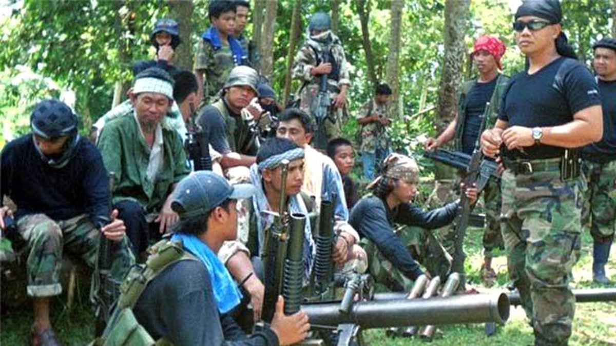 Filipinler\'de Ebu Seyyaf, Bir Öğretmeni Kaçırdı