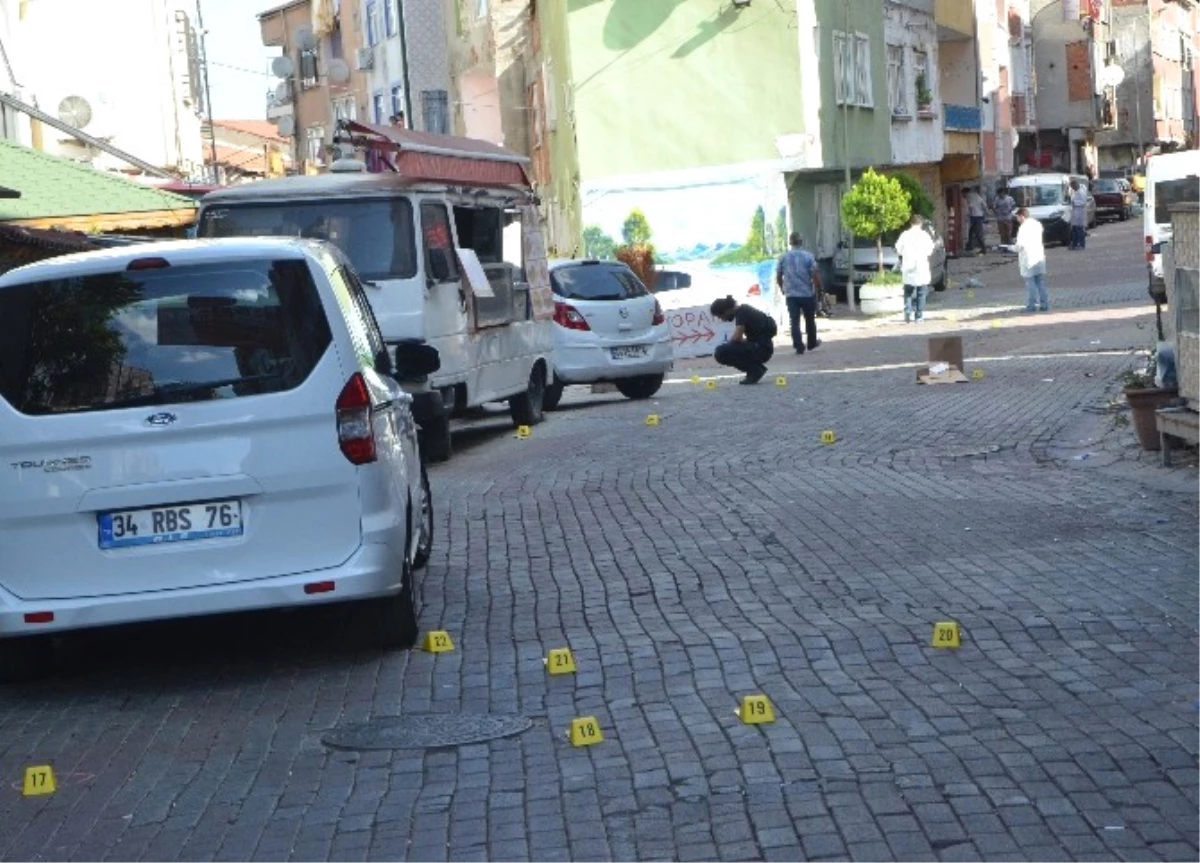 Gaziosmanpaşa\'da Devriye Görevindeki Polis Memurlarına Saldırı: 1 Polis Yaralı
