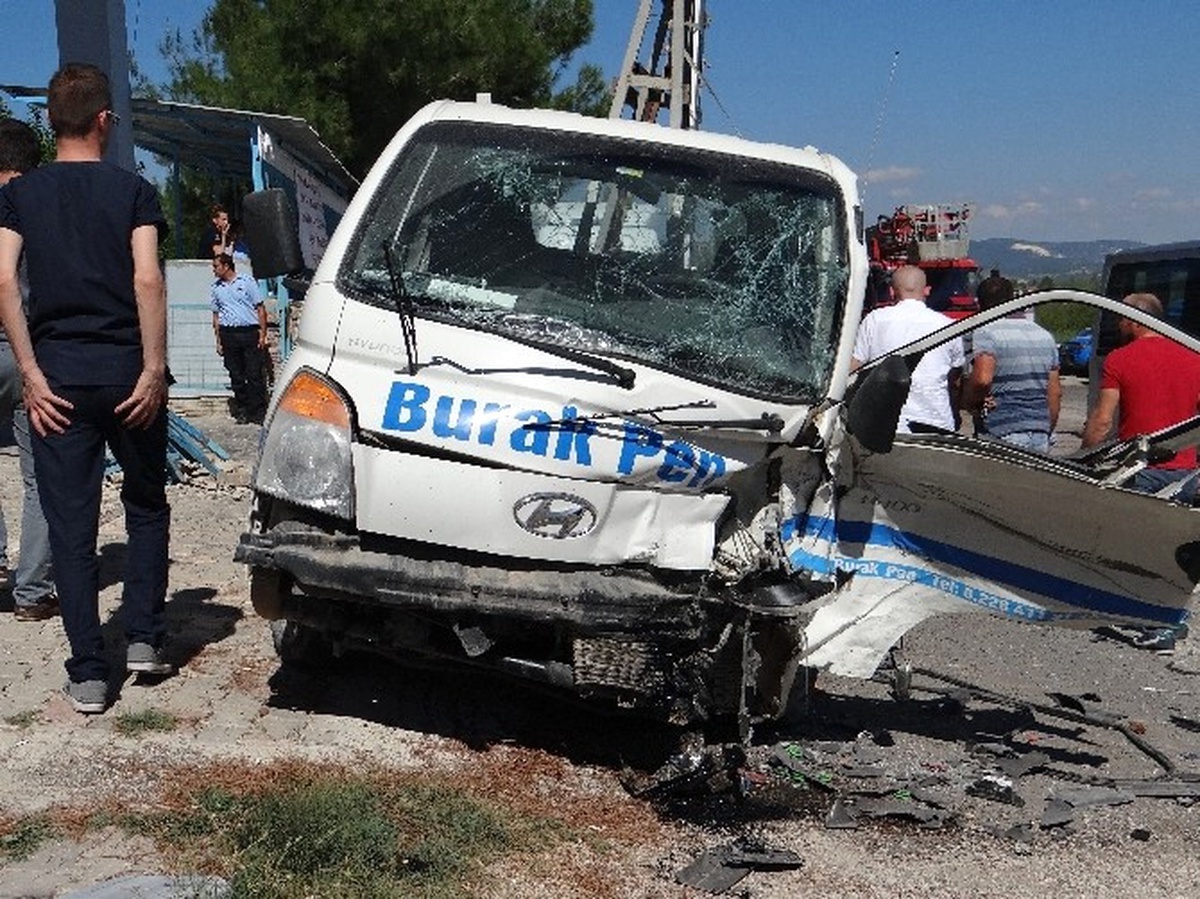 Gölpazarı\'nda Trafik Kazası: 4 Yaralı